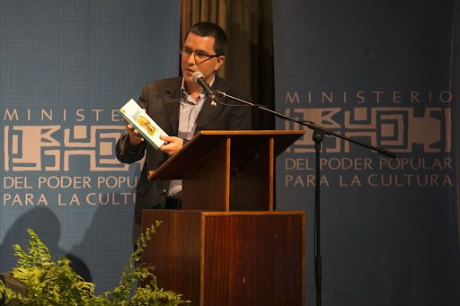 Ganador del Premio Internacional de Novela Rómulo Gallegos en 2024 y años anteriores