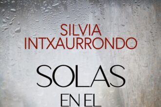 ¿Cuándo sale a la venta la primera novela de Silvia Intxaurrondo, Solas en el silencio?