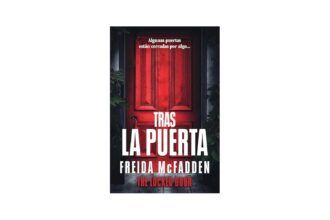 ¿Cuándo se publicará el nuevo libro de Freida McFadden, Tras la puerta?